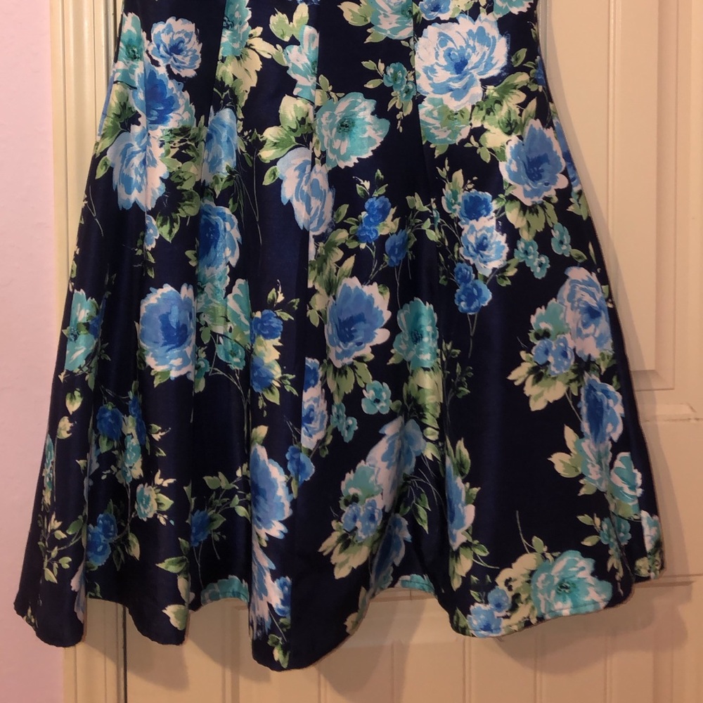 Prom dress!! - Picture 5 of 7